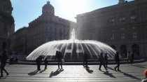 Fontana di piazza De Ferrari la mattina di sabato 29 gennaio